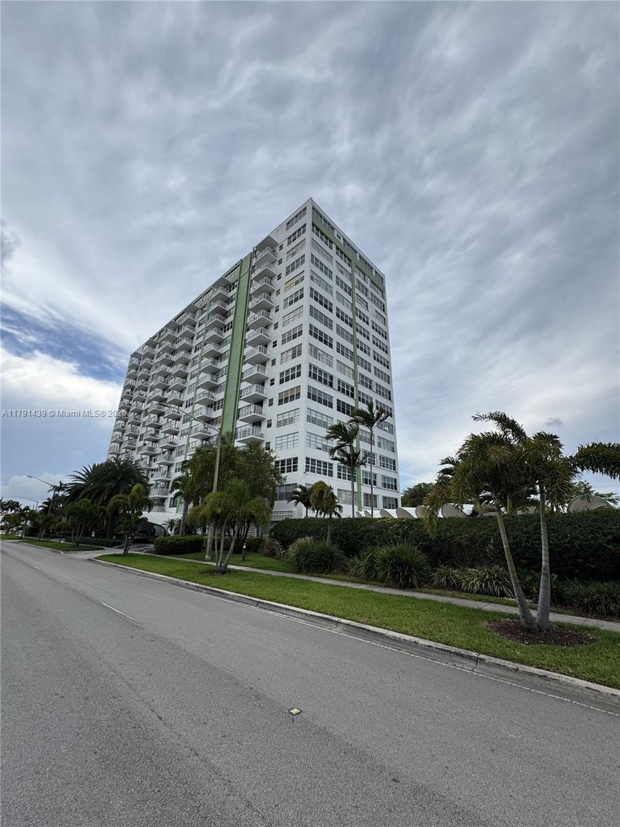 Picture of 2150 Sans Souci Blvd # B611, North Miami, FL 33180