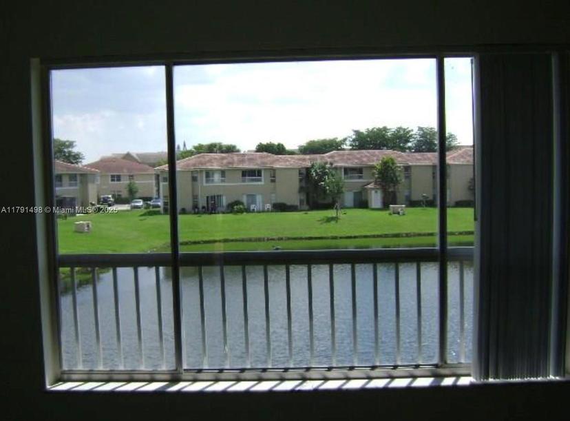 Picture of 10106 Twin Lakes Dr # I, Coral Springs FL 33071
