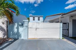 Picture of 7000 W 15Th Ct, Hialeah, FL 33014