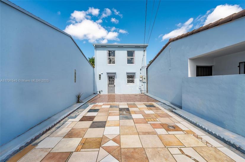 Picture of 7000 W 15Th Ct, Hialeah FL 33014