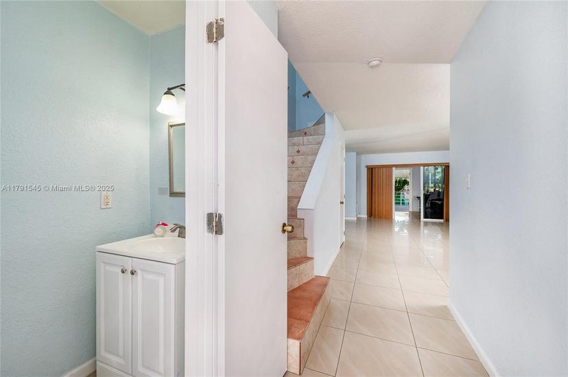 Picture of 7000 W 15Th Ct, Hialeah FL 33014
