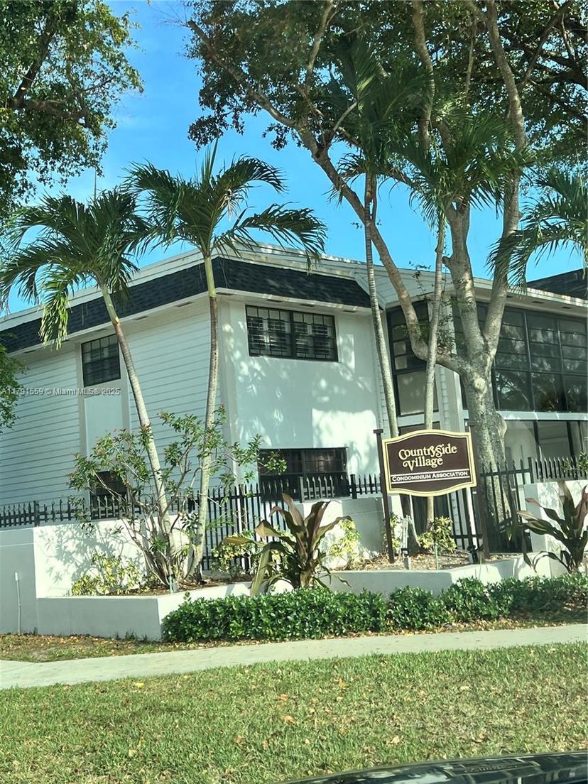 Picture of 19055 NW 62Nd Ave # 212, Hialeah FL 33015