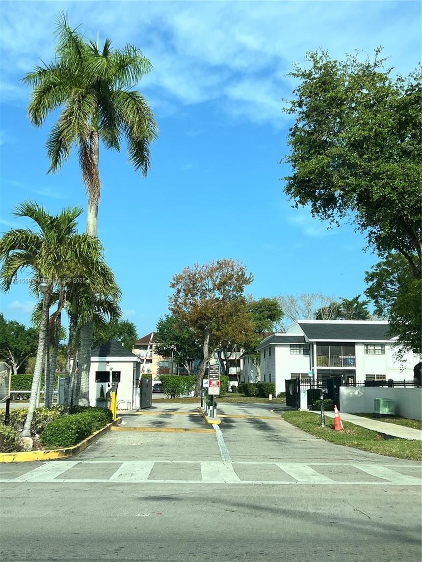 Picture of 19055 NW 62Nd Ave # 212, Hialeah FL 33015
