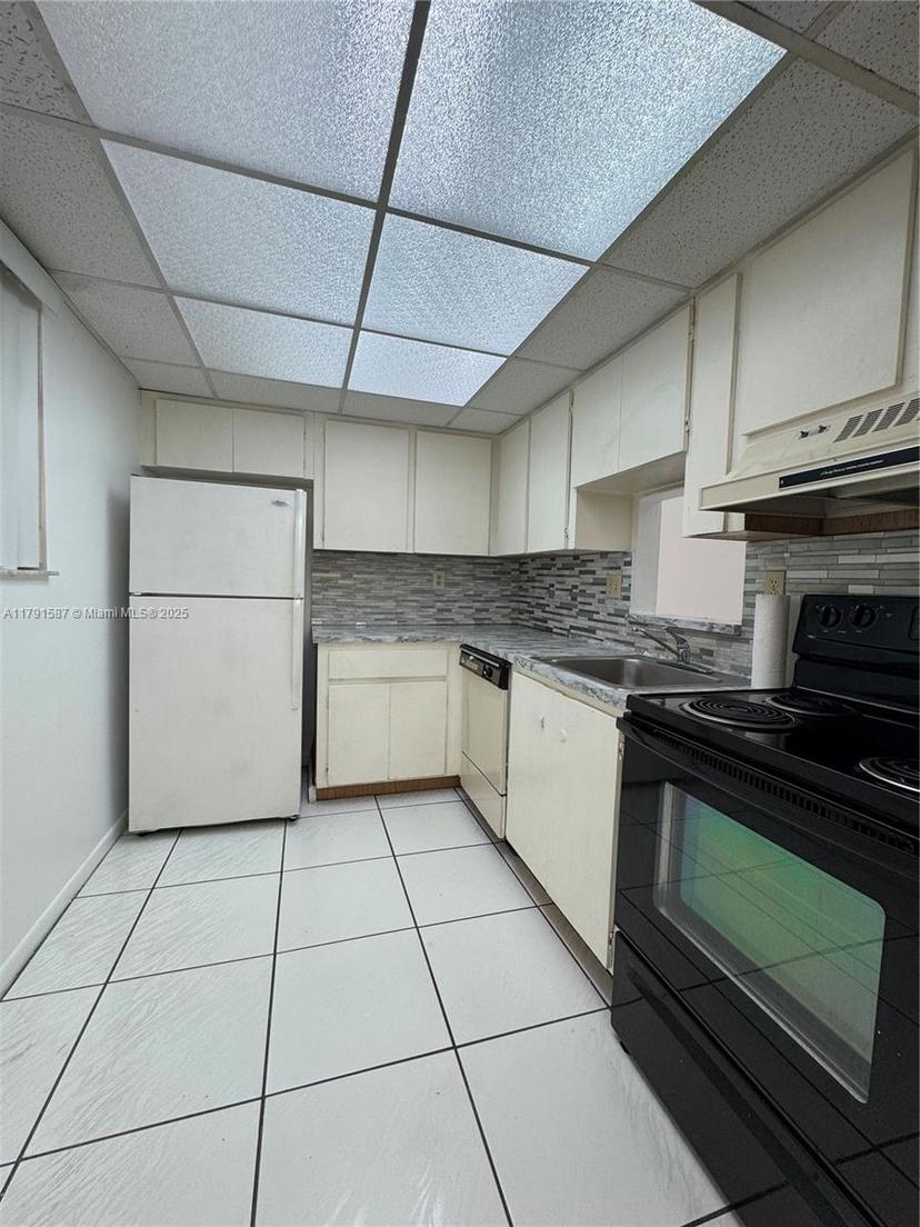Picture of 13701 Kendale Lakes Cir # 108, Miami FL 33183