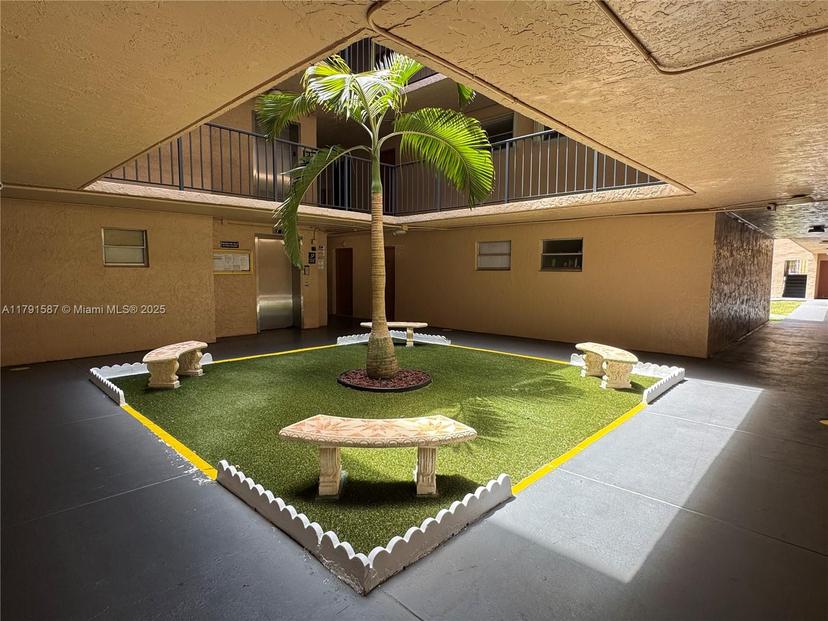 Picture of 13701 Kendale Lakes Cir # 108, Miami FL 33183