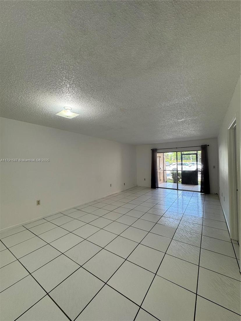 Picture of 13701 Kendale Lakes Cir # 108, Miami FL 33183