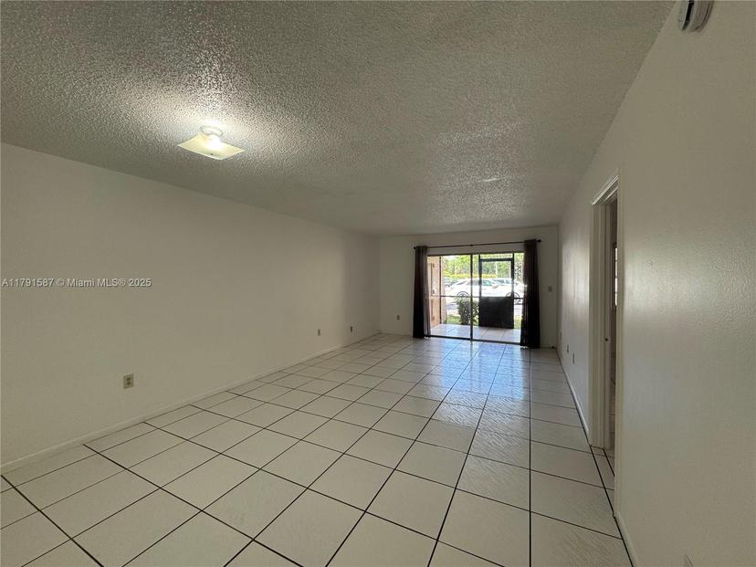 Picture of 13701 Kendale Lakes Cir # 108, Miami FL 33183