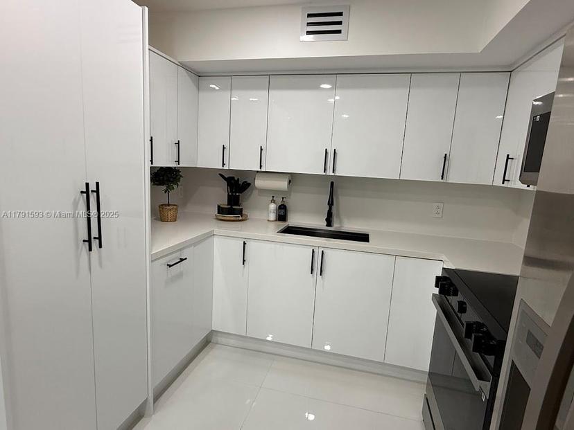 Picture of 6070 W 19Th Ave # 107, Hialeah FL 33012