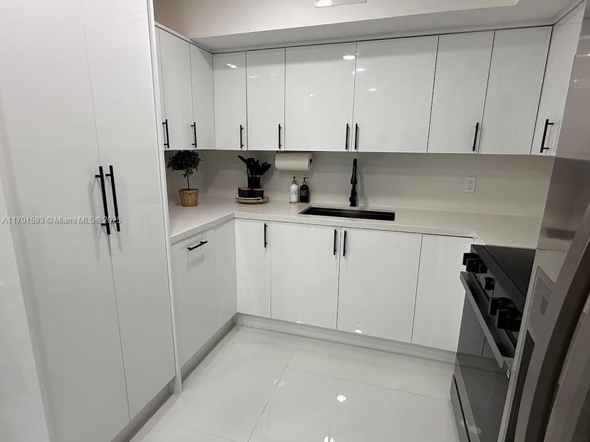 Picture of 6070 W 19Th Ave # 107, Hialeah FL 33012