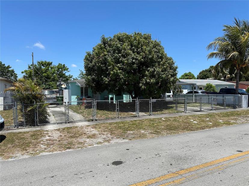 Picture of 911 E 39Th Pl, Hialeah FL 33013