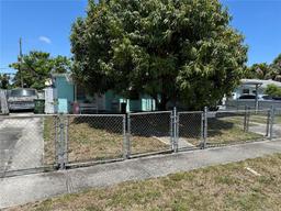 Picture of 911 E 39Th Pl, Hialeah, FL 33013