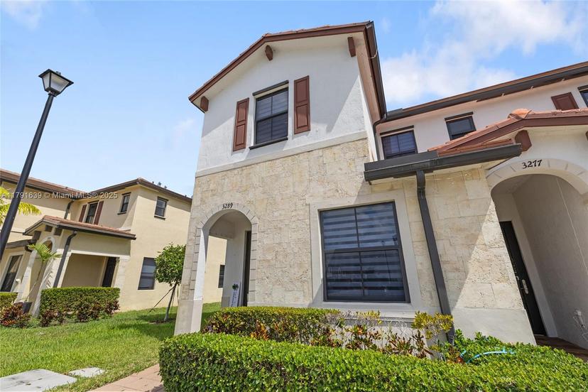Picture of 3289 W 106Th Ter, Hialeah FL 33018