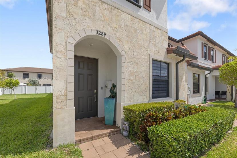 Picture of 3289 W 106Th Ter, Hialeah FL 33018