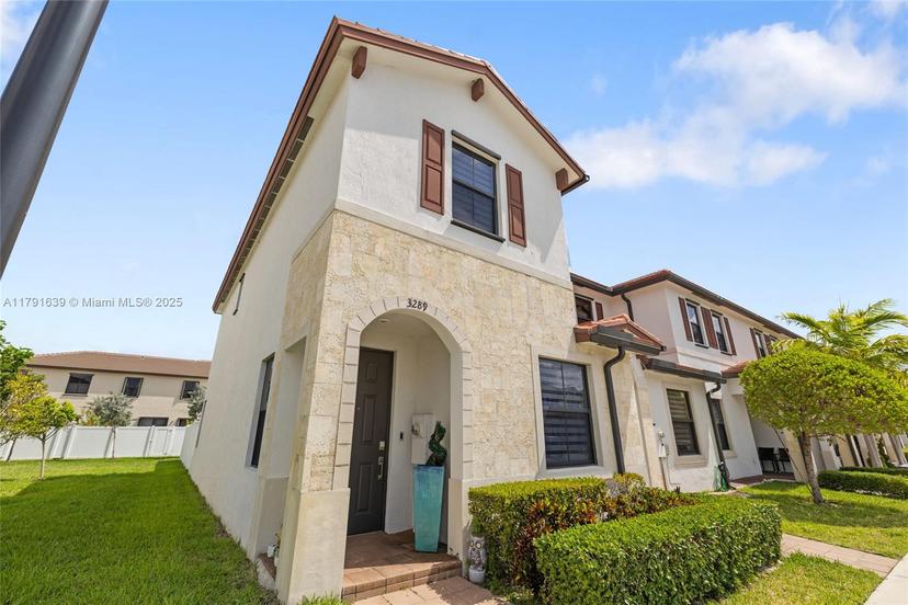Picture of 3289 W 106Th Ter, Hialeah FL 33018