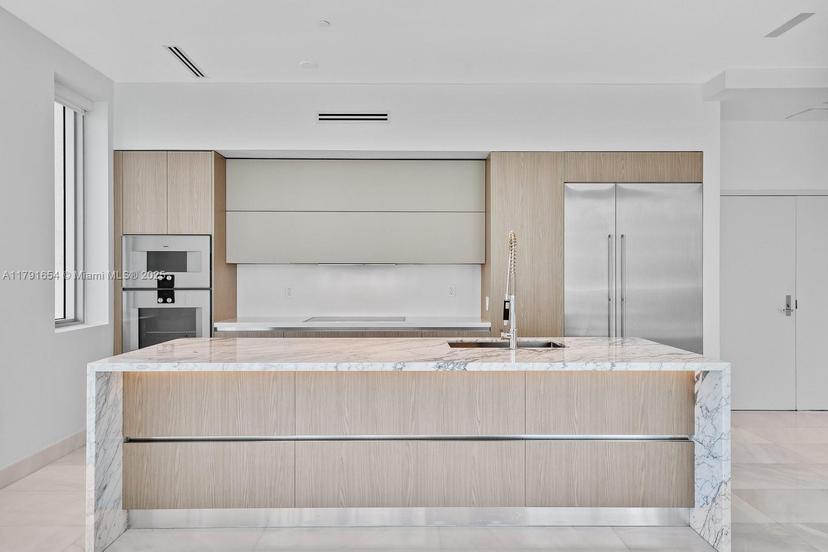Picture of 300 S Biscayne Blvd # 3902, Miami FL 33131