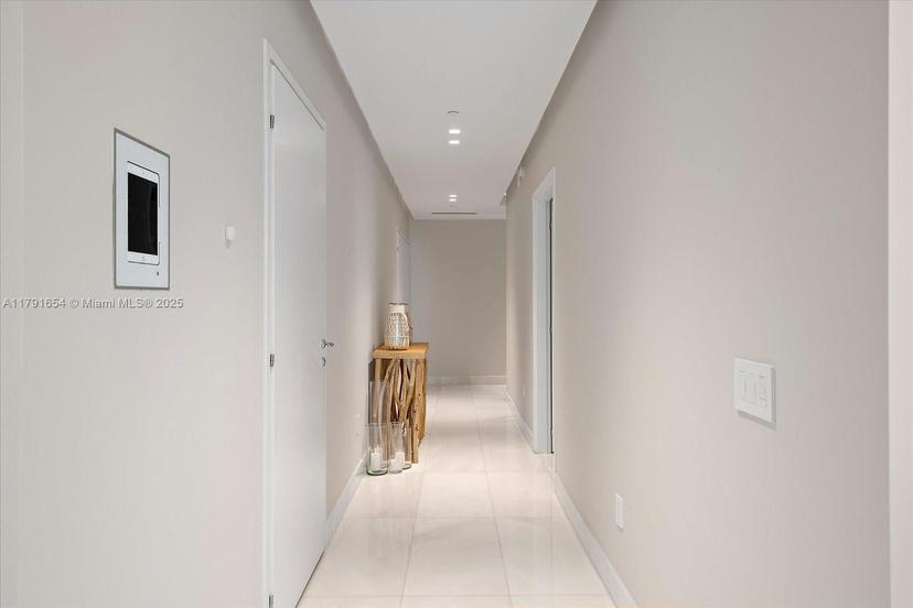 Picture of 300 S Biscayne Blvd # 3902, Miami FL 33131