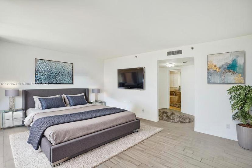 Picture of 1000 W Island Blvd # 503, Aventura FL 33160
