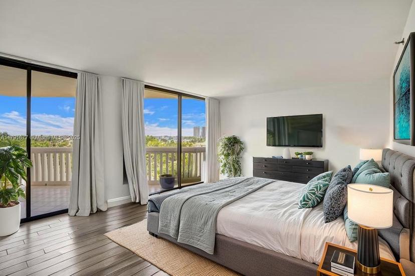 Picture of 1000 W Island Blvd # 503, Aventura FL 33160