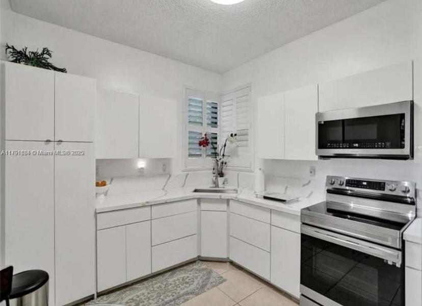 Picture of 15533 N Miami Lakeway N # 19, Miami Lakes FL 33014