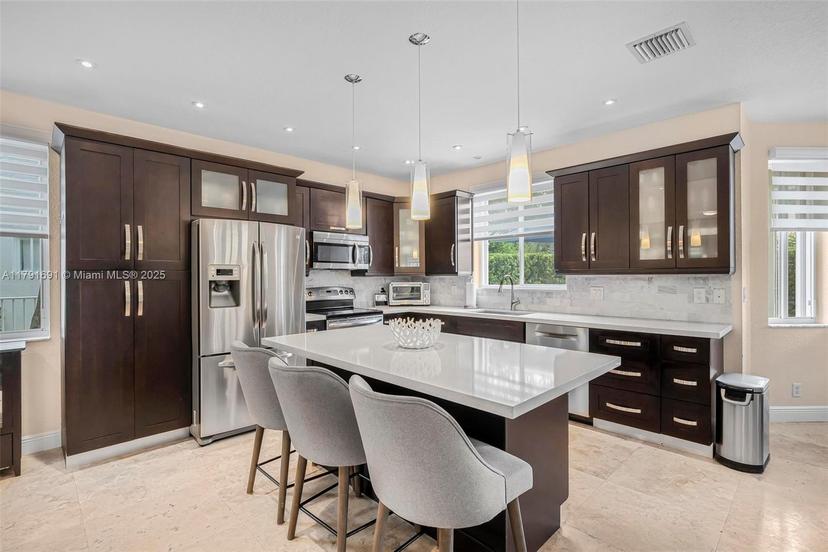 Picture of 943 Golden Cane Dr, Weston FL 33327