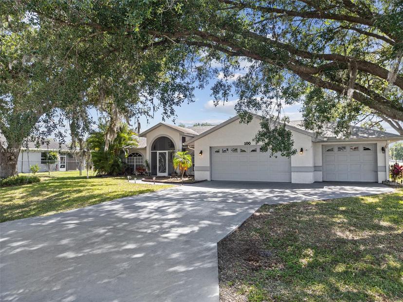 Picture of 100 Oak Knolls Circle, Sebring FL 33876