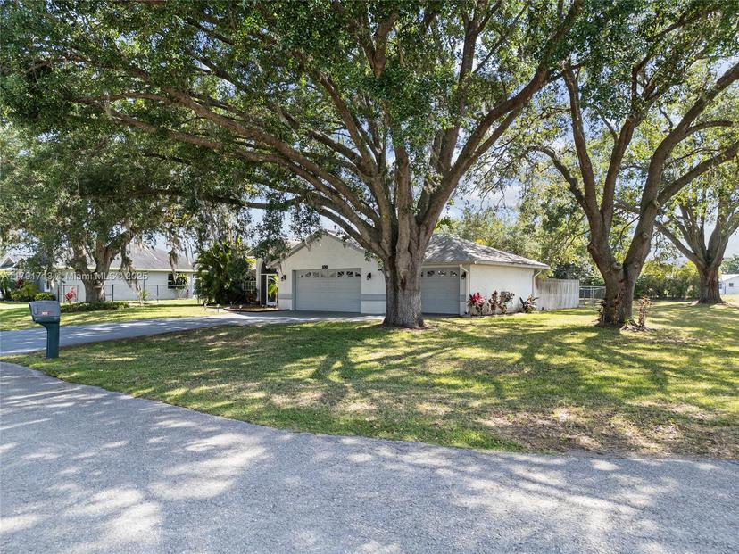 Picture of 100 Oak Knolls Circle, Sebring FL 33876