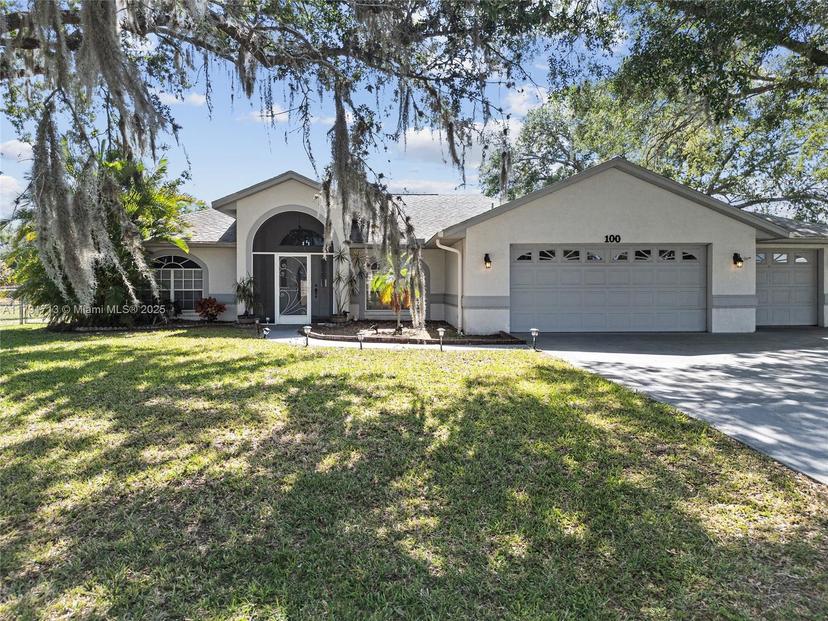 Picture of 100 Oak Knolls Circle, Sebring FL 33876