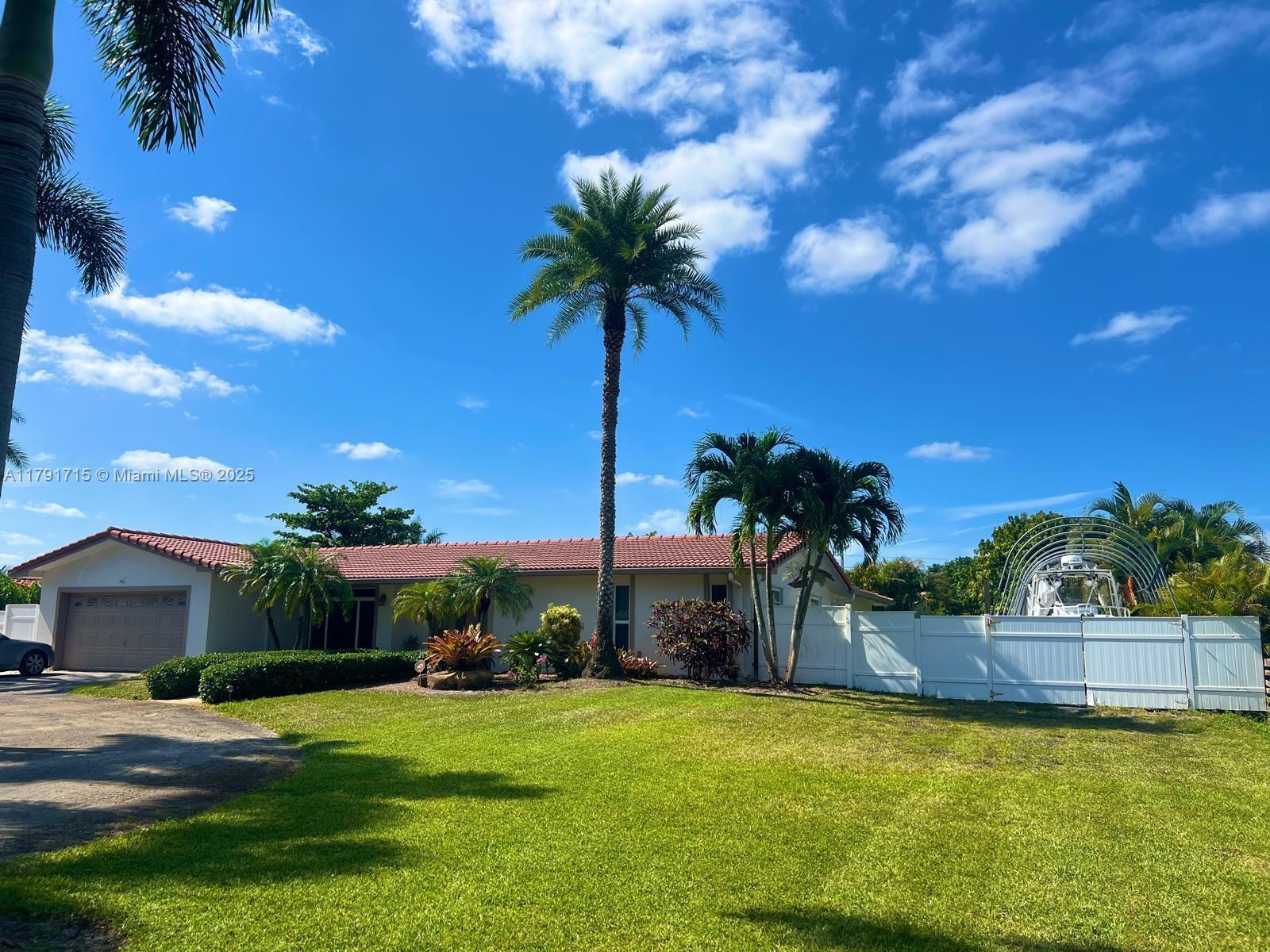 Picture of 14051 SW 15Th Ct, Davie, FL 33325