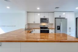 Picture of 3905 Adra Ave # 46B, Doral, FL 33178