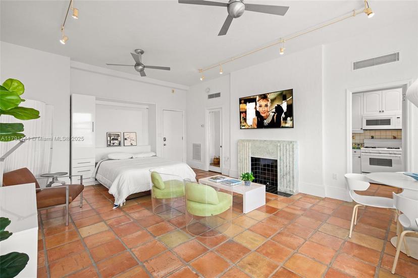 Picture of 2421 Lake Pancoast Dr # 5C, Miami Beach FL 33140