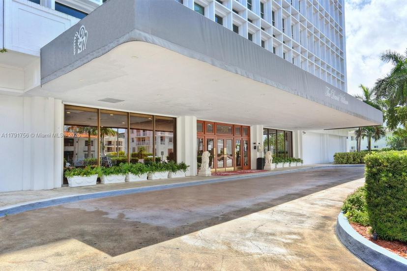 Picture of 700 Biltmore Way # 212, Coral Gables FL 33134