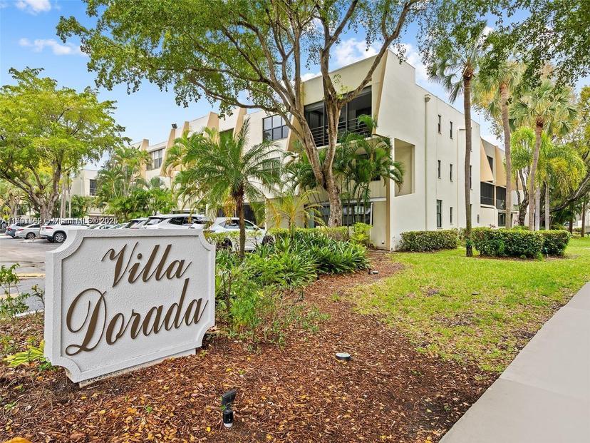 Picture of 20200 W Country Club Dr # 112, Aventura FL 33180