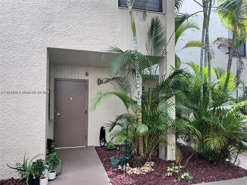 Picture of 20200 W Country Club Dr # 112, Aventura FL 33180