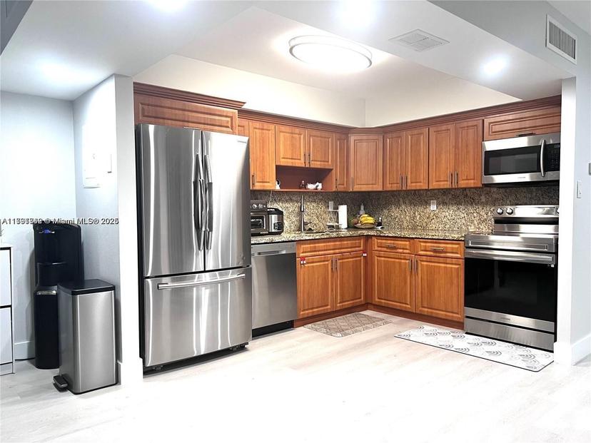 Picture of 20200 W Country Club Dr # 112, Aventura FL 33180