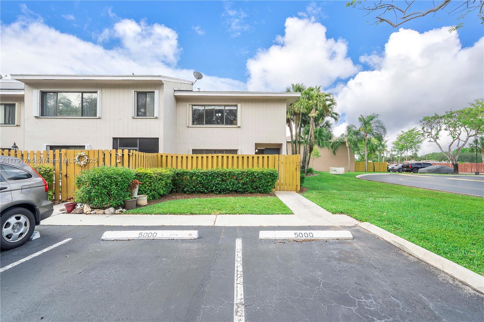 Picture of 5000 S University Dr, Davie, FL 33328