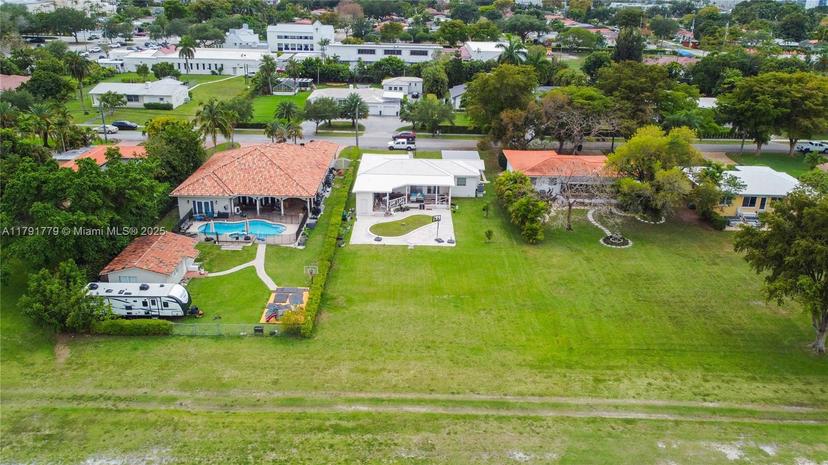 Picture of 1025 Hunting Lodge Dr, Miami Springs FL 33166