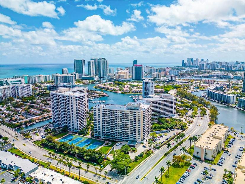 Picture of 2500 Parkview Dr # 2004, Hallandale Beach FL 33009