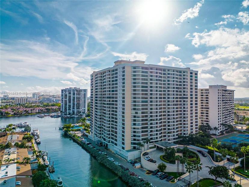 Picture of 2500 Parkview Dr # 2004, Hallandale Beach FL 33009