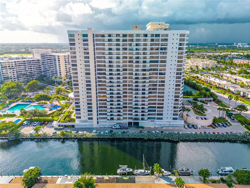 Picture of 2500 Parkview Dr # 2004, Hallandale Beach FL 33009