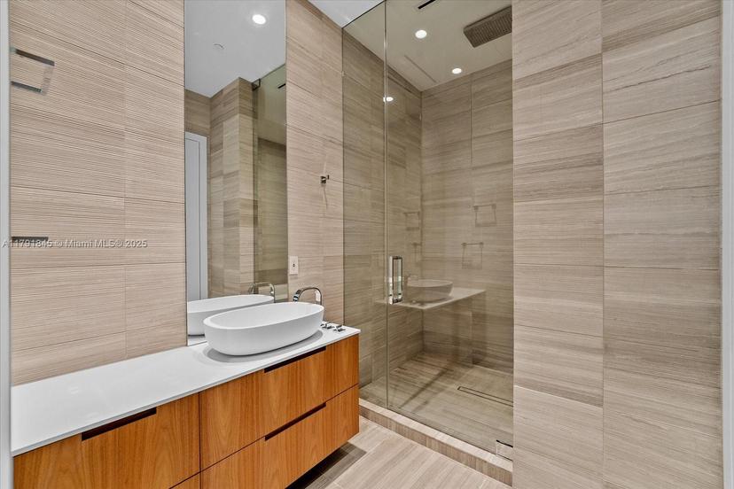 Picture of 4701 N Meridian Ave # 312, Miami Beach FL 33140