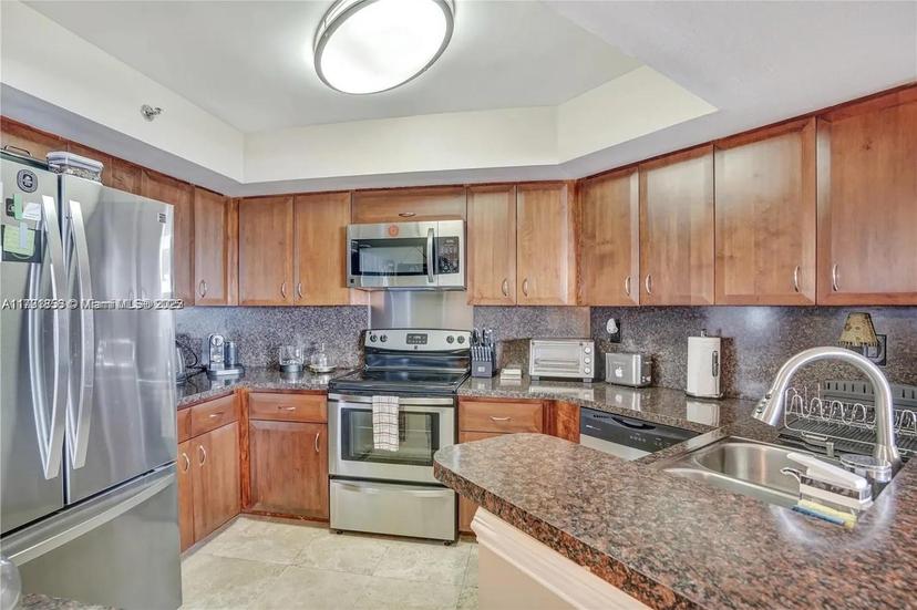 Picture of 6767 Collins # 901, Miami Beach FL 33141