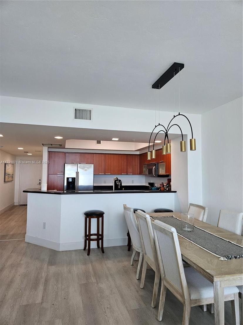 Picture of 15051 Royal Oaks Ln # 2202, North Miami, FL 33181