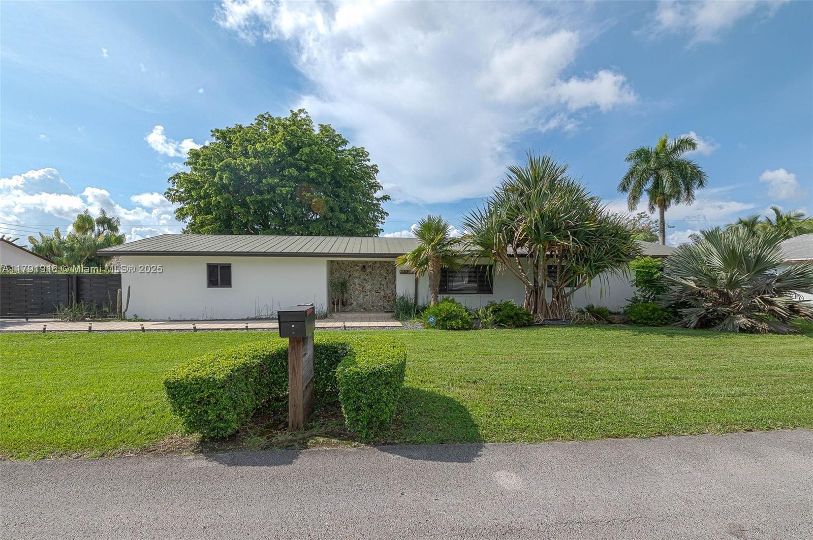 Picture of 16720 SW 276Th St, Homestead, FL 33031