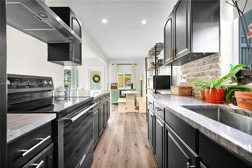 Picture of 1595 NE 174Th St, North Miami Beach FL 33162