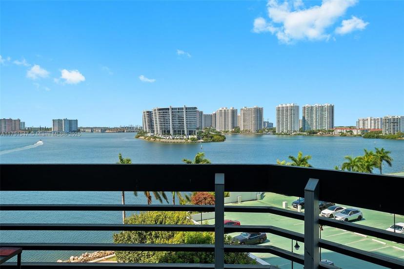 Picture of 19101 NE 36Th Ct # 903, Aventura FL 33180