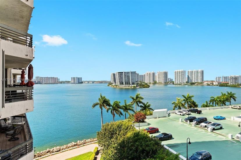 Picture of 19101 NE 36Th Ct # 903, Aventura FL 33180