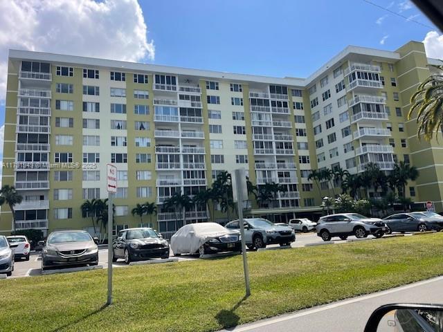Picture of 4400 Hillcrest Dr # 701B, Hollywood FL 33021