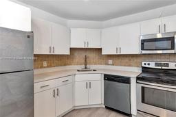 Picture of 6201 N Falls Cir Dr # 212, Lauderhill, FL 33319