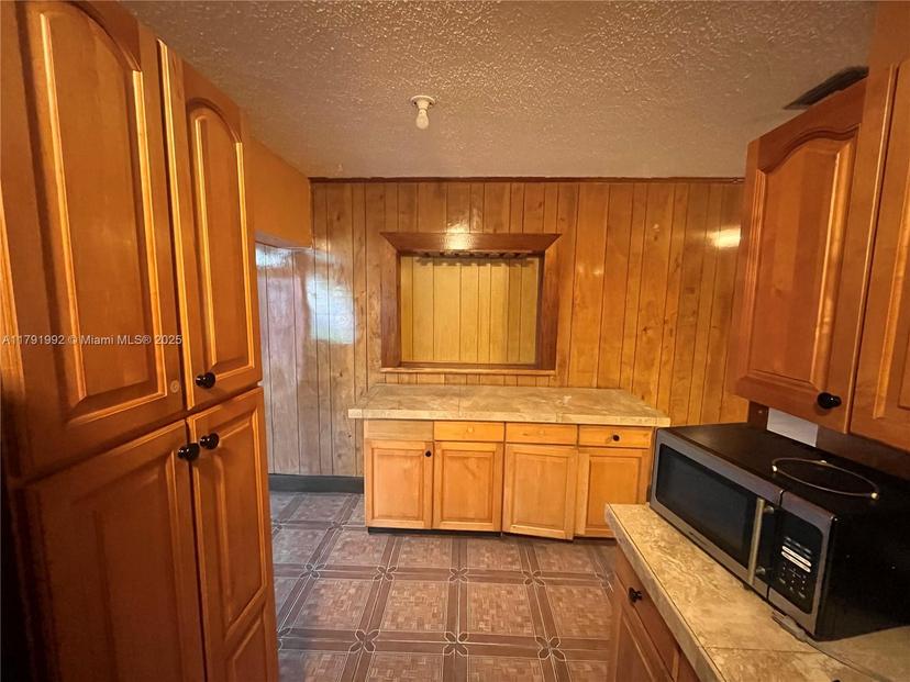 Picture of 1330 NE 212Th Ter, Miami FL 33179