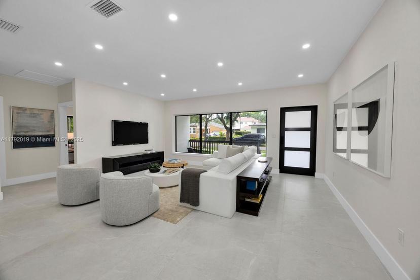 Picture of 305 Fluvia Ave, Coral Gables FL 33134